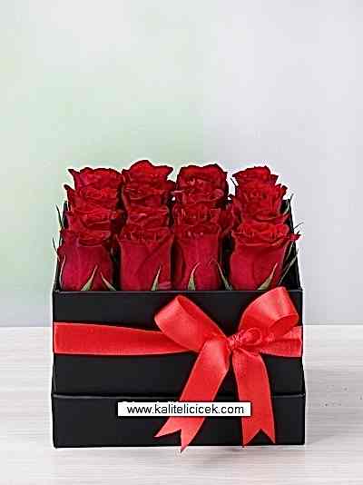 Kutuda 16 Adet Kırmızı Gül